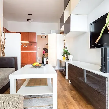Apartament Cosy 2 Bedroom Flat Close To The Town With Parking Bratysława