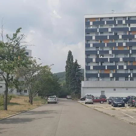 Cosy 2 Bedroom Flat Close To The Town With Parking Apartament