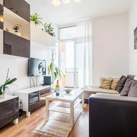 Apartamento Cosy 2 Bedroom Flat Close To The Town With Parking