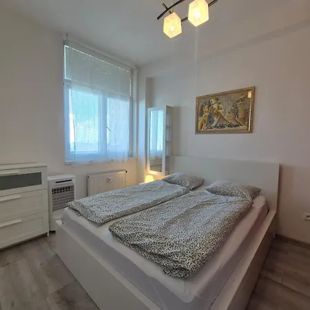 Cosy 2 Bedroom Flat Close To The Town With Parking Apartment *