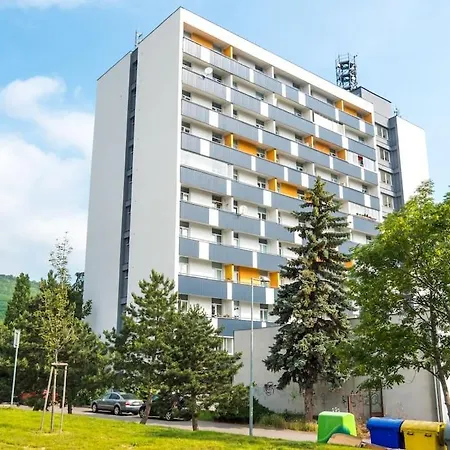 Cosy 2 Bedroom Flat Close To The Town With Parking * Pressburg