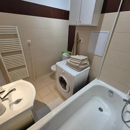 Apartment Cosy 2 Bedroom Flat Close To The Town With Parking